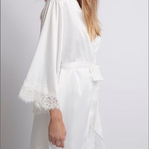 Homebodii White BRIDE robe